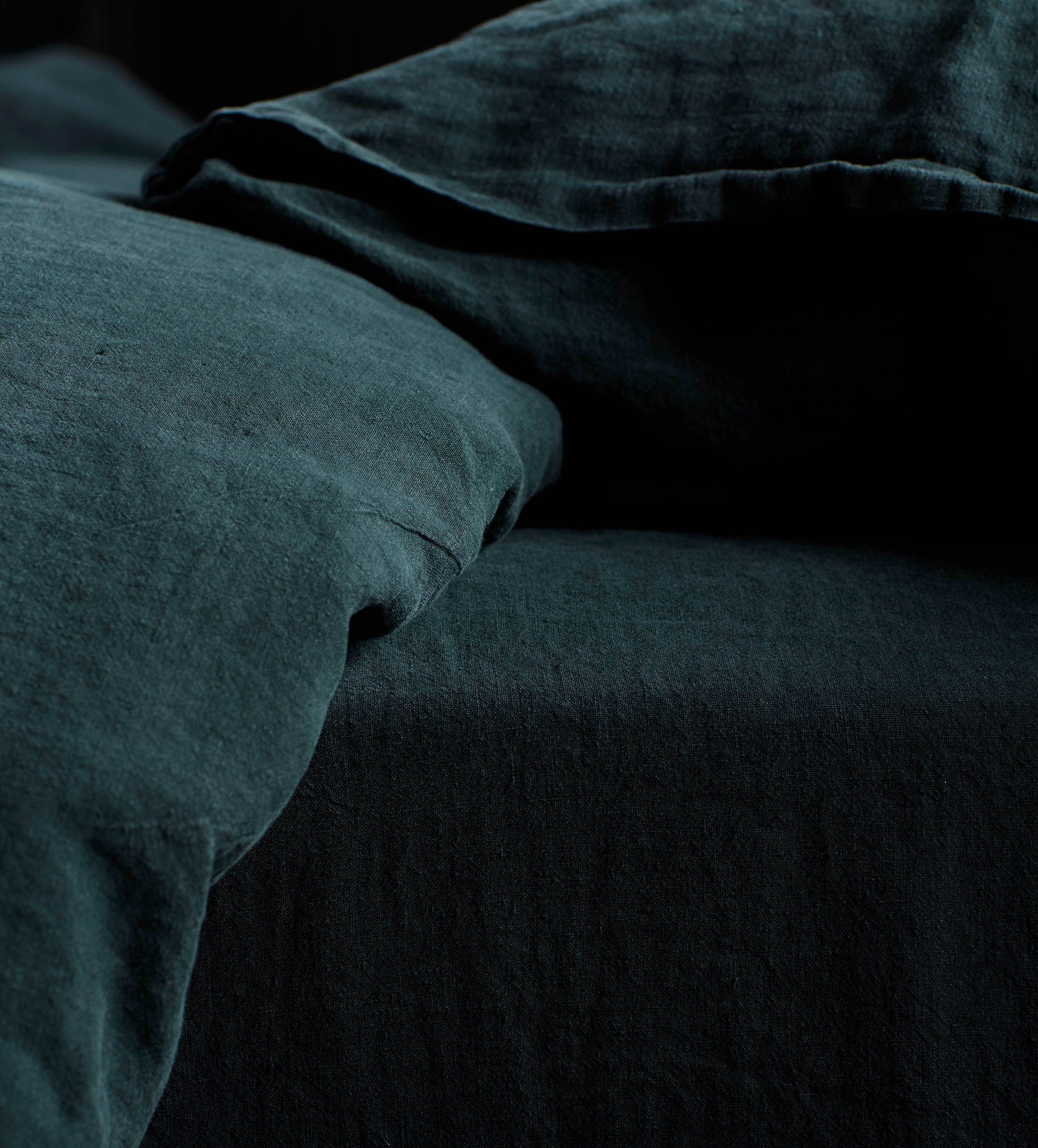 DARKEST SPRUCE LINEN BED LINEN FITTED SHEET