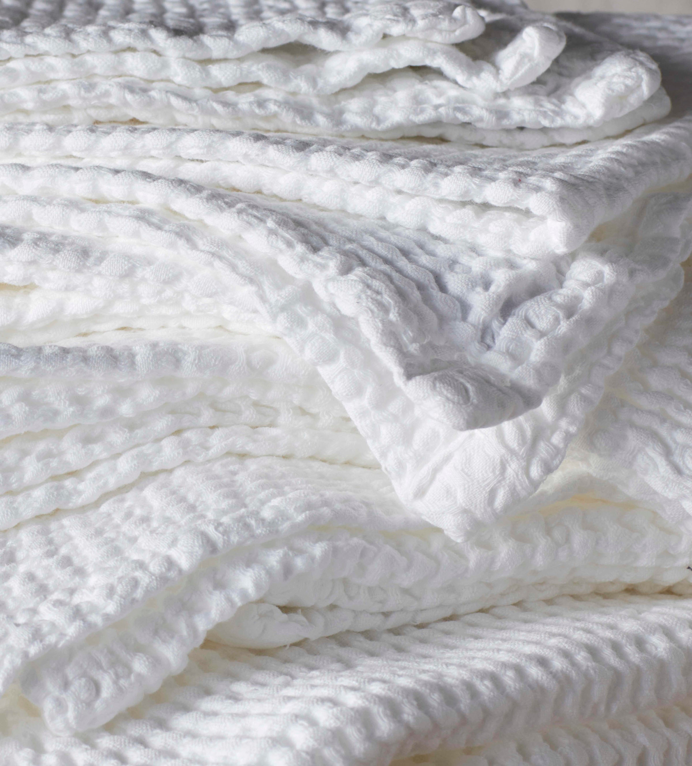 WAFFLE COTTON TOWEL WHITE DETAIL