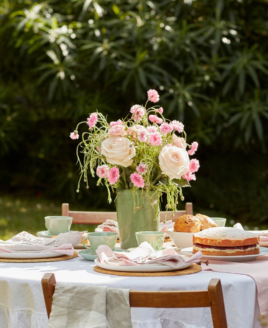 How to Arrange Flowers for Tablescapes