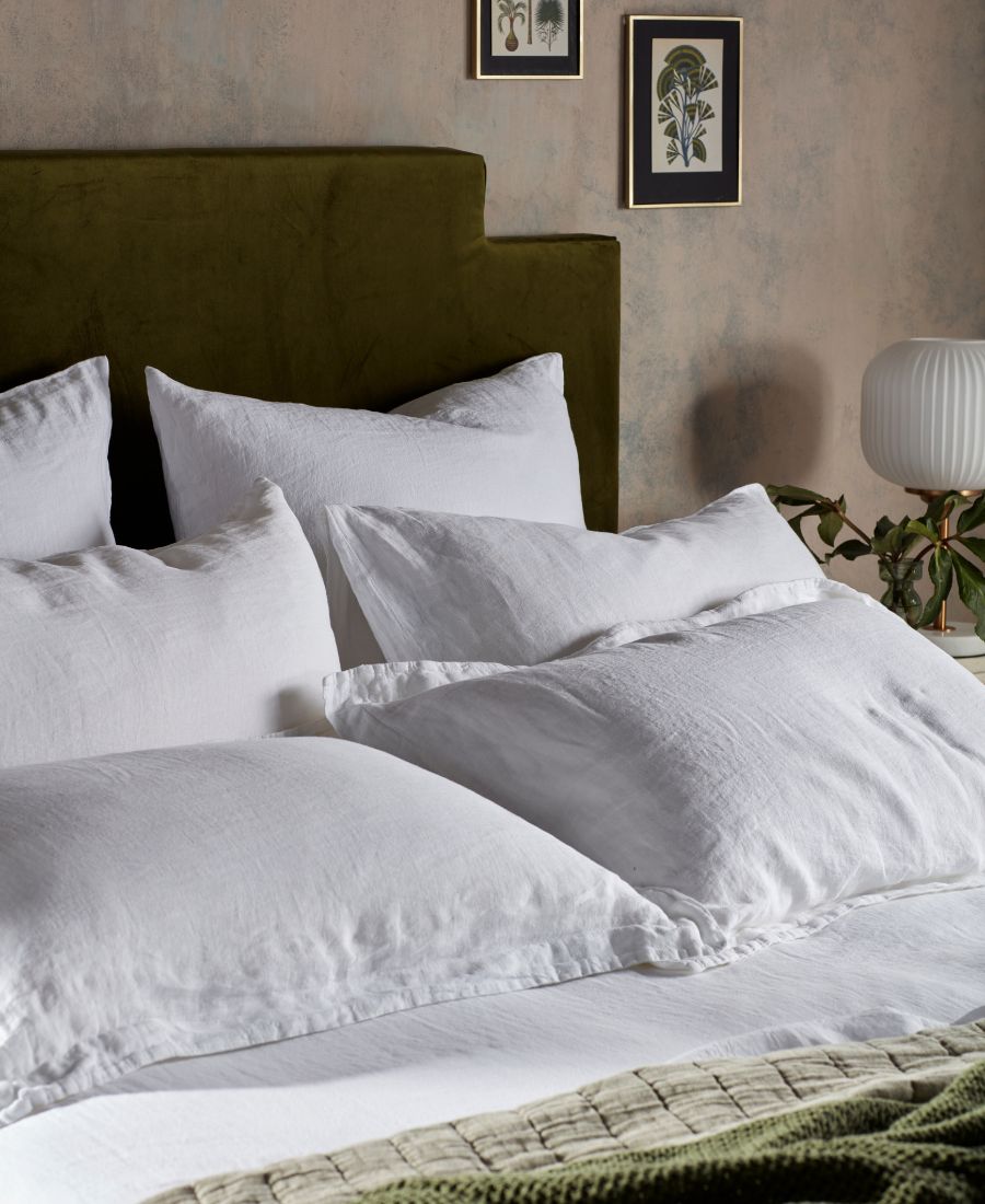 Cotton vs. Linen Bedding: Which Should You Choose?
