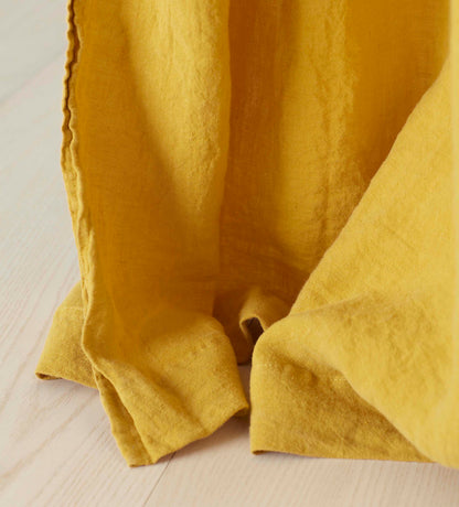 100 LINEN MUSTARD CURTAIN CORNER