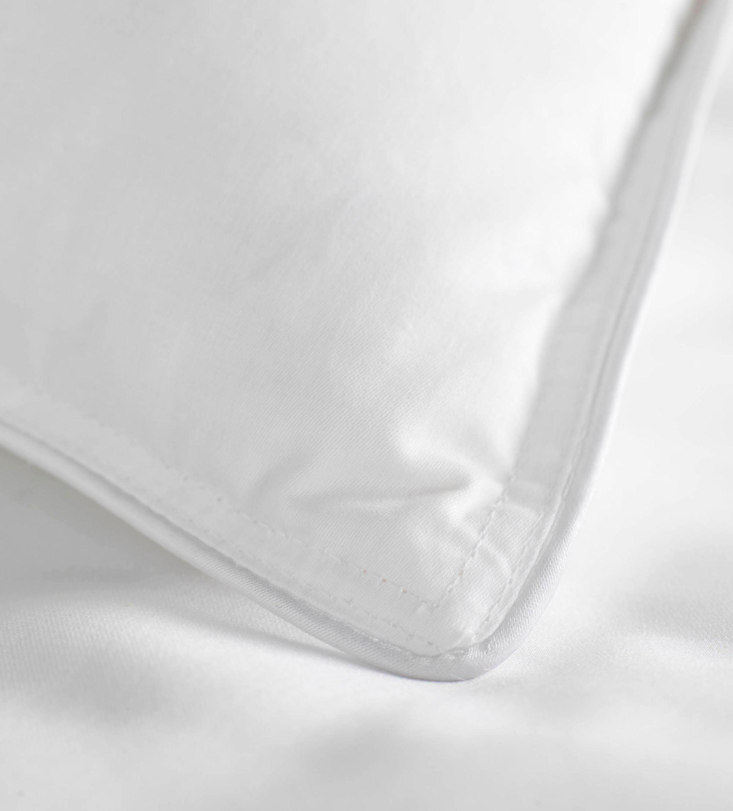 Grand Goose Siberian Down Pillow Detail