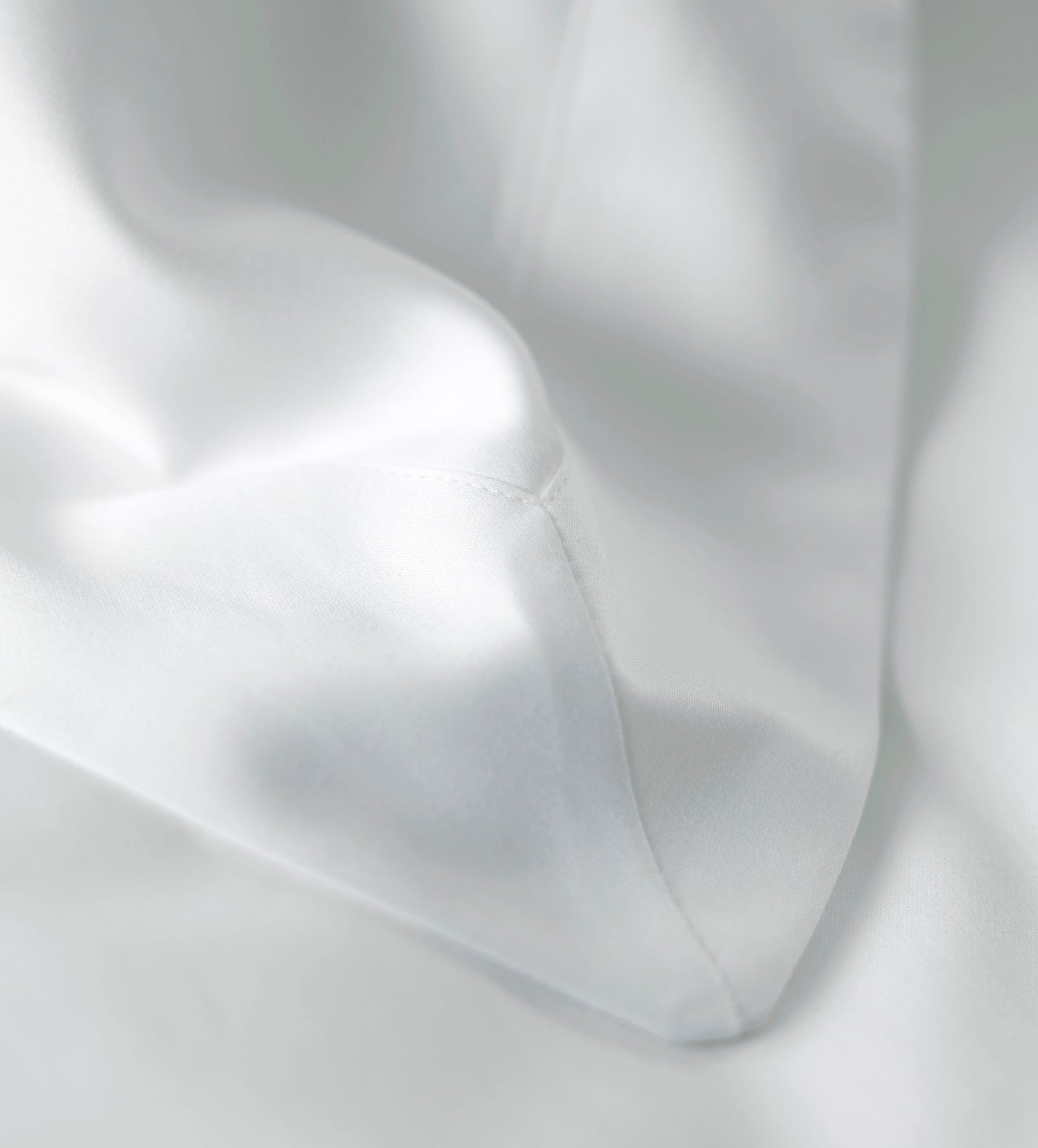 600 Thread Count Luxury White Bedding Corner Detail