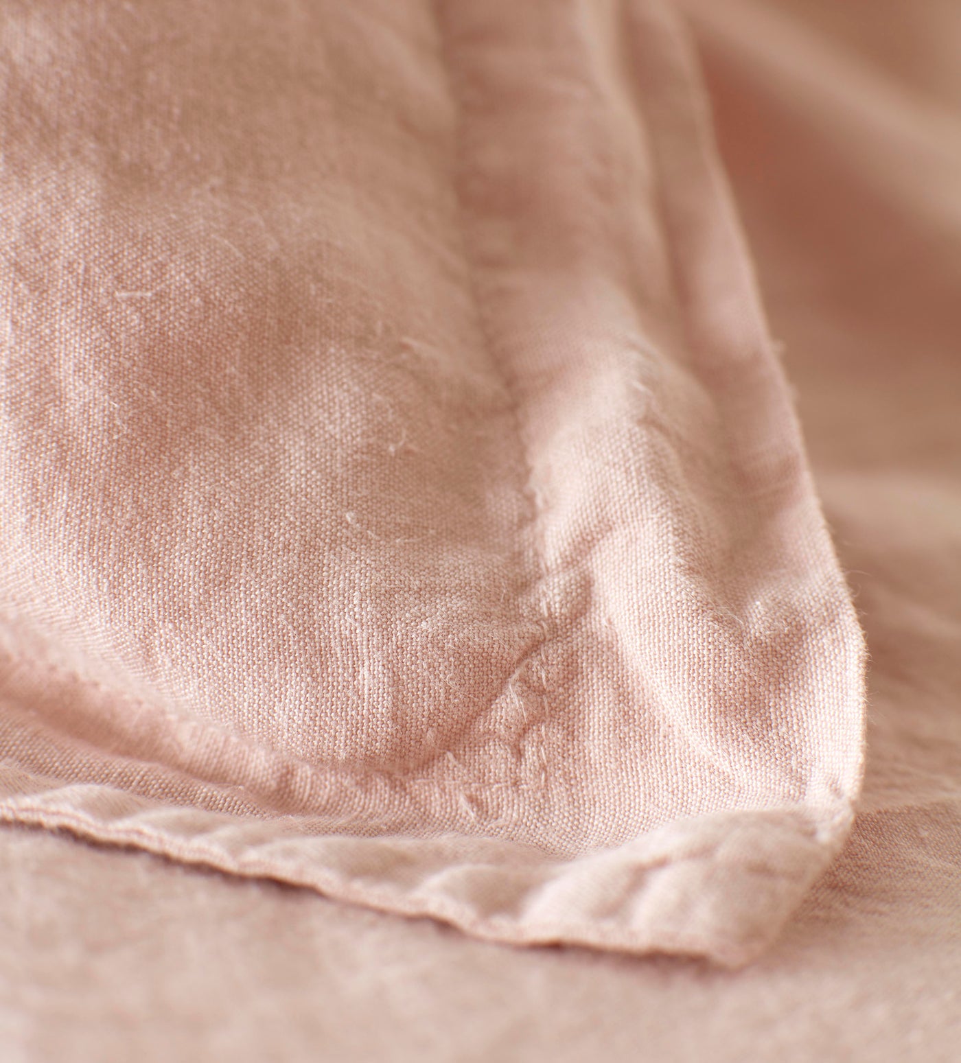 Blush Pink 100% Linen Oxford Pillowcases Corner Detail