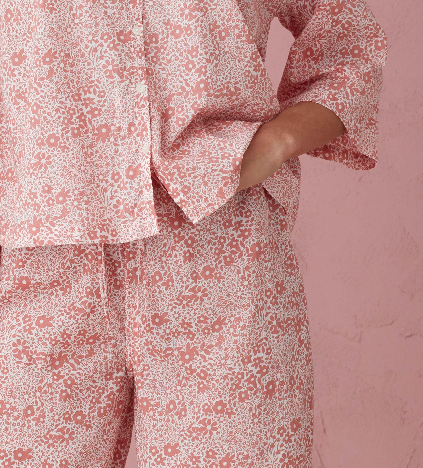 Penny Organic Pyjama Top Pink Model Detail