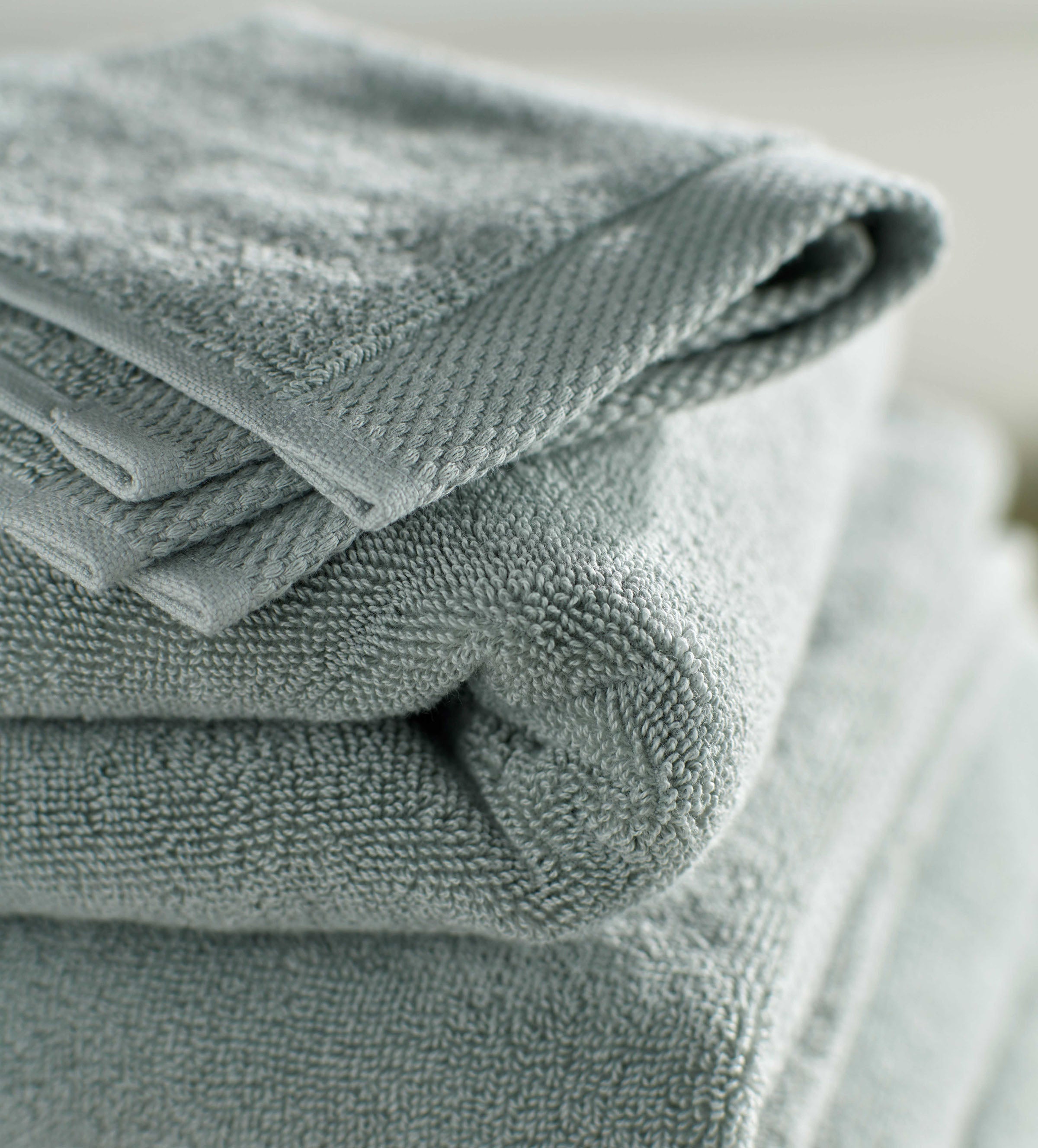 SAGE LUXURY TOWELS DETAIL