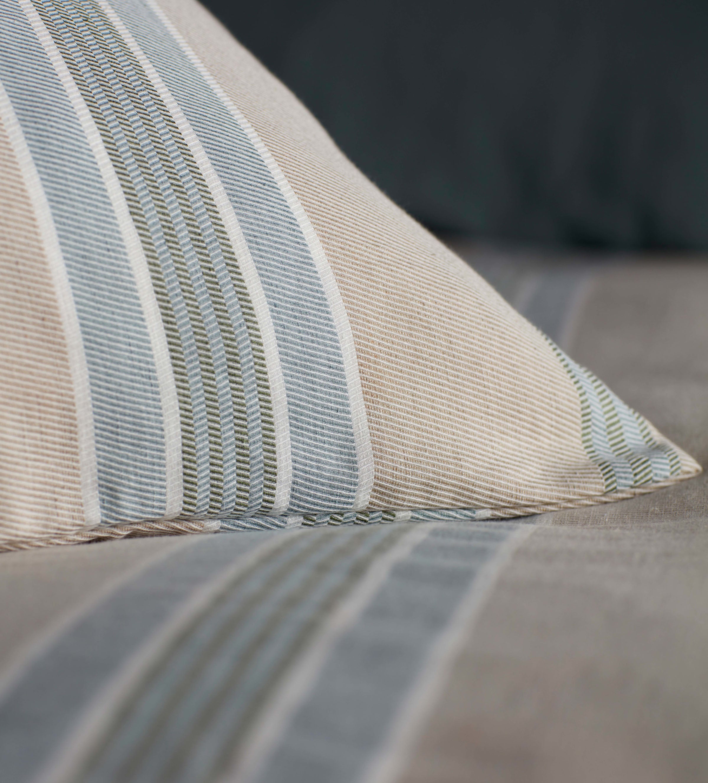 SELSEY STRIPE BED LINEN CORNER