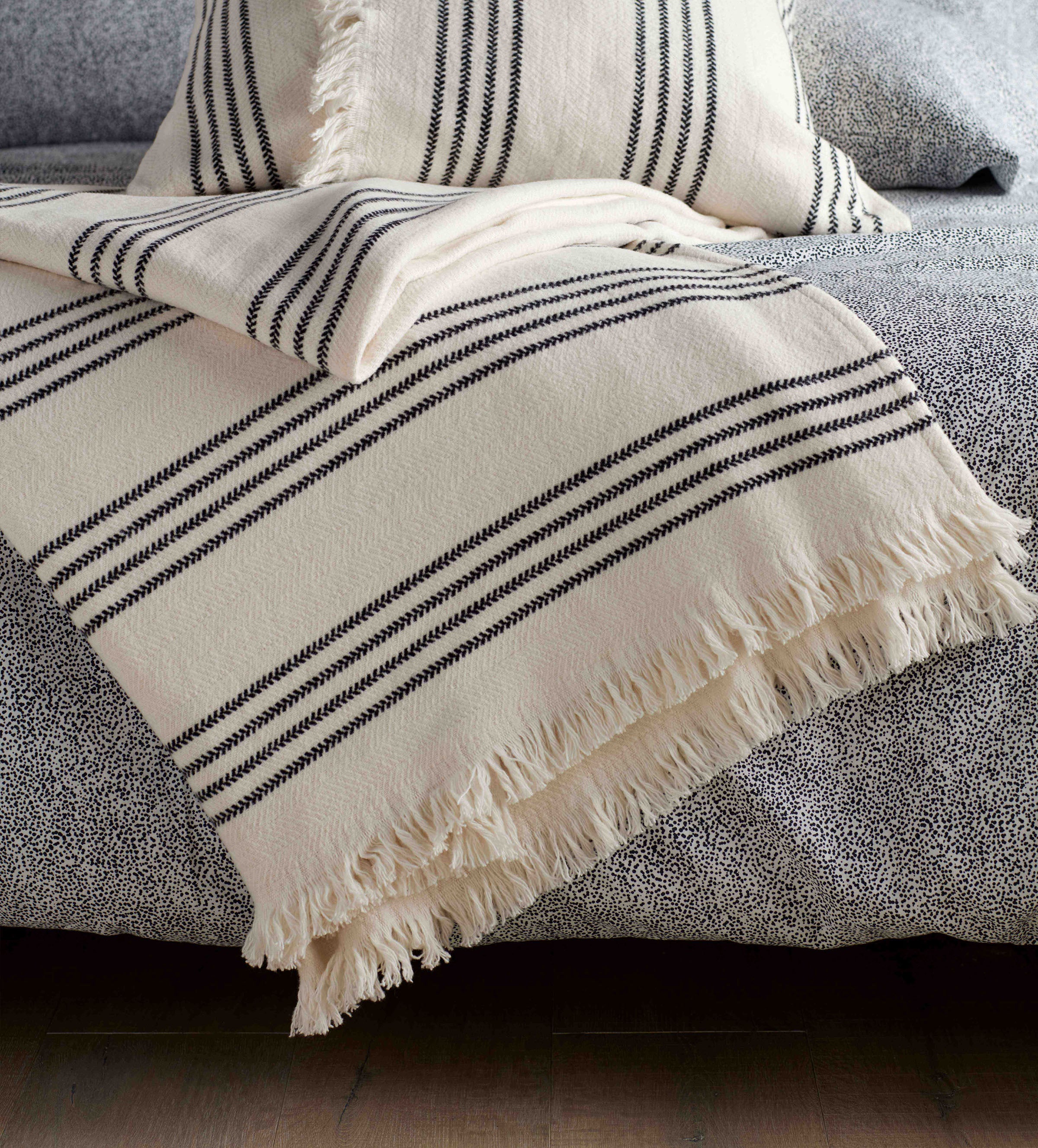 White and Black Sonny Cotton Blanket