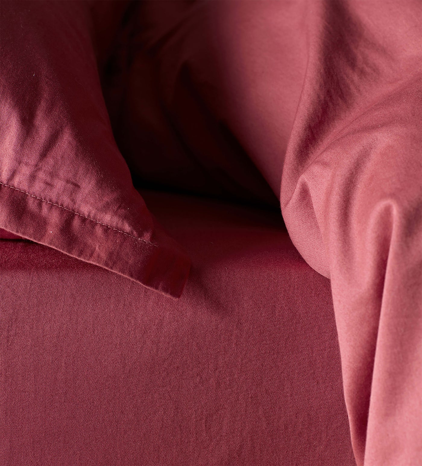 SUPER SOFT SATEEN RASPBERRY SORBET FITTED SHEET lower res