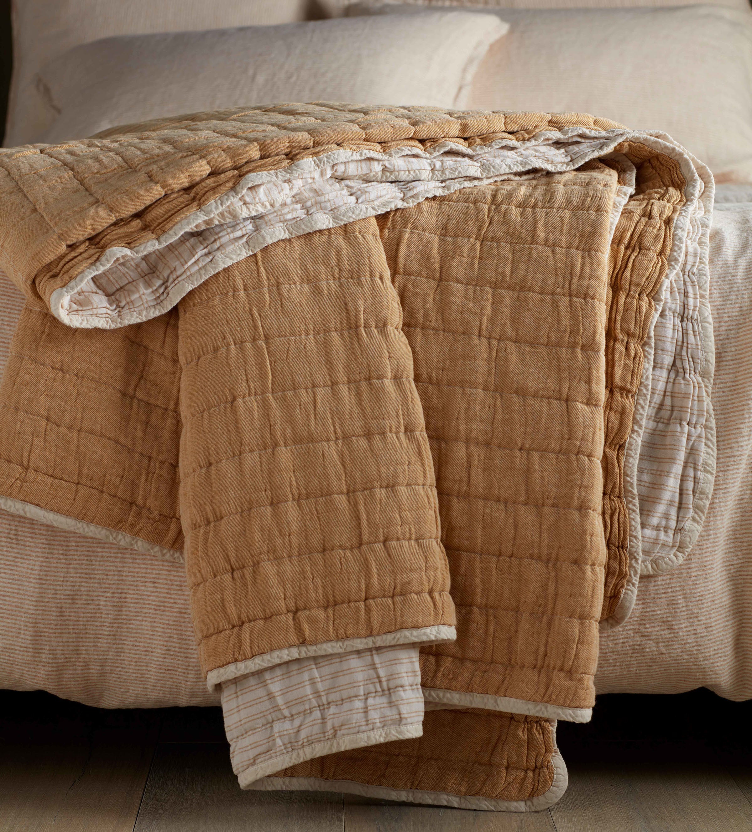 VIVIENNE THROW
